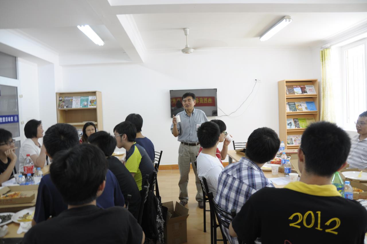 密西根学院副院长、来自台湾的陈谦斌教授分享他的成长经历