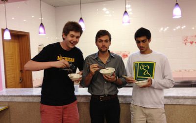 密西根学院中外学生共度“特色中式烹饪夜”