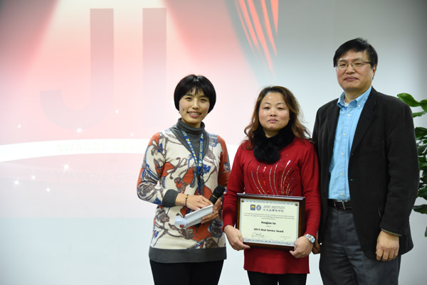 Hongjian Gu with its 2015 Best Service Award