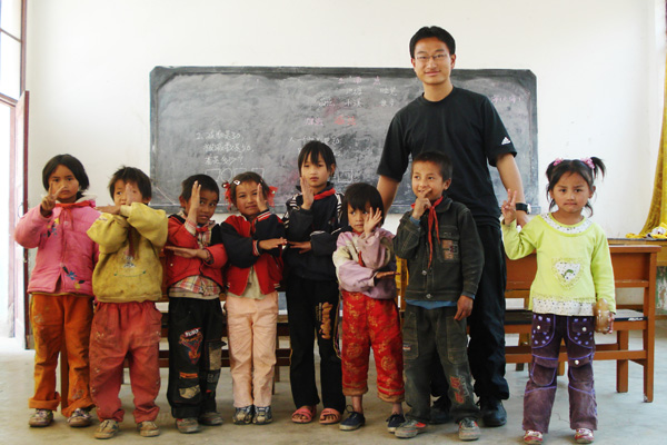 JI Yunnan Volunteer Group was organized to develop their compassion and spirit of social responsibility. 