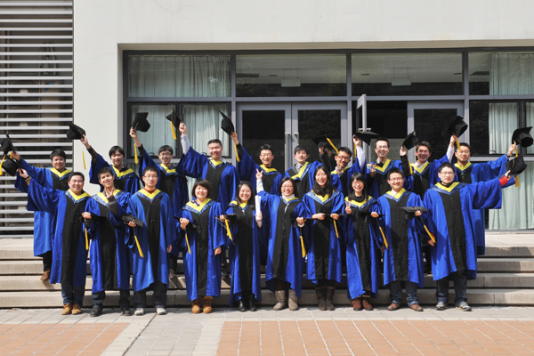 The first batch of postgraduate students graduated from the UM-SJTU Joint Institute.