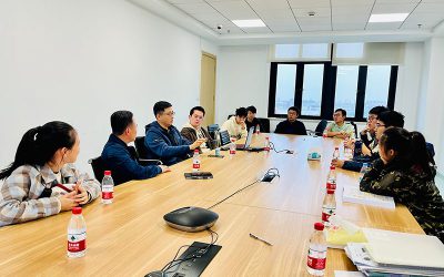 唐君远学生创新创业中心举行智能网联车辆师生座谈会