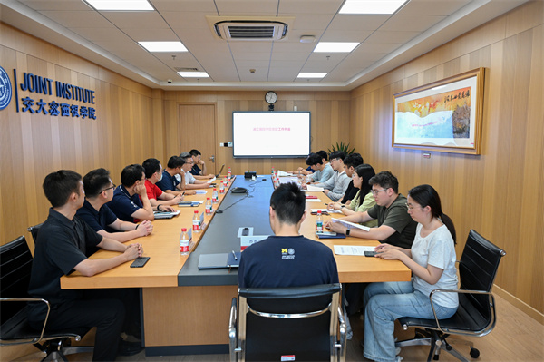 浦江国际学院召开7月党建工作例会